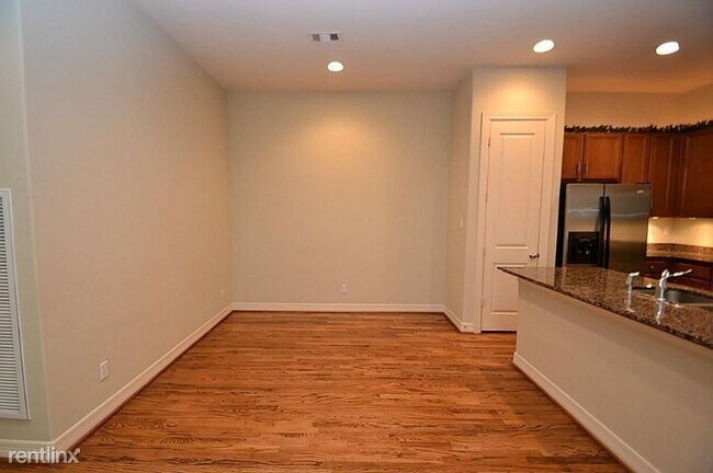 Building Photo - 2 br, 2 bath House - 6351 Vinewood St