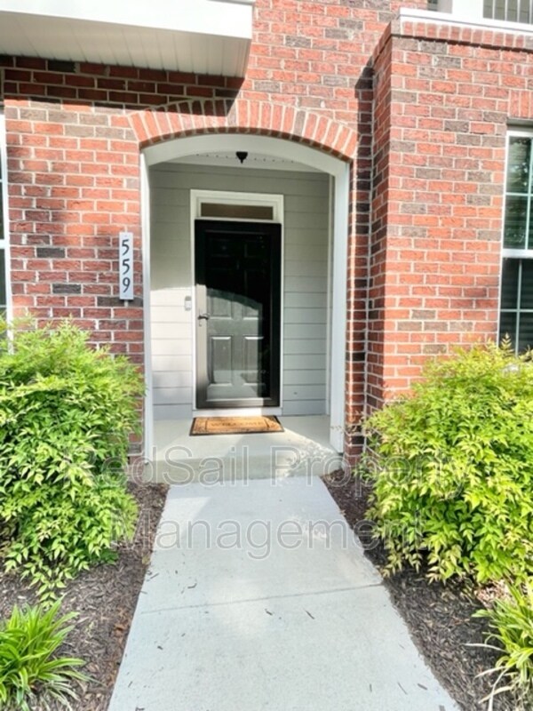 Foto del edificio - 559 Red Hill Rd
