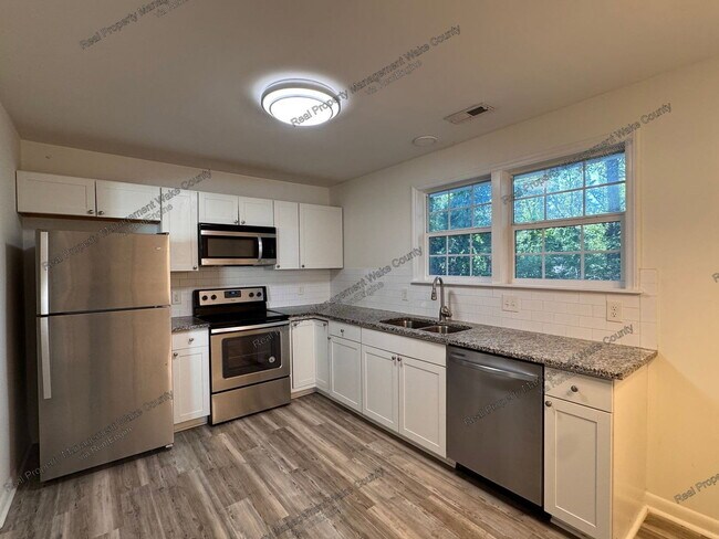 Building Photo - 612 Essington Pl