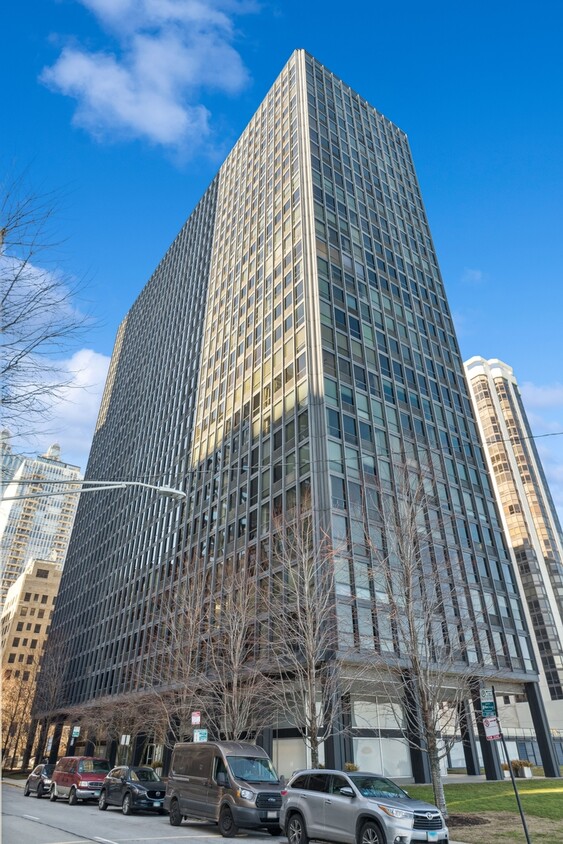 Foto principal - 900 N Lake Shore Dr