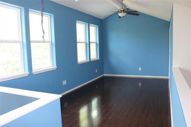 Foto del edificio - 343 River Rapids Rd