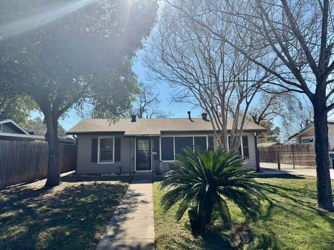 Charming rental home in Southeast San Antonio! - Charming rental home in Southeast San Antonio!
