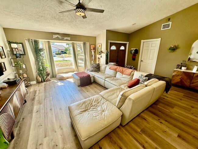 Foto del edificio - 4492 Brook Dr