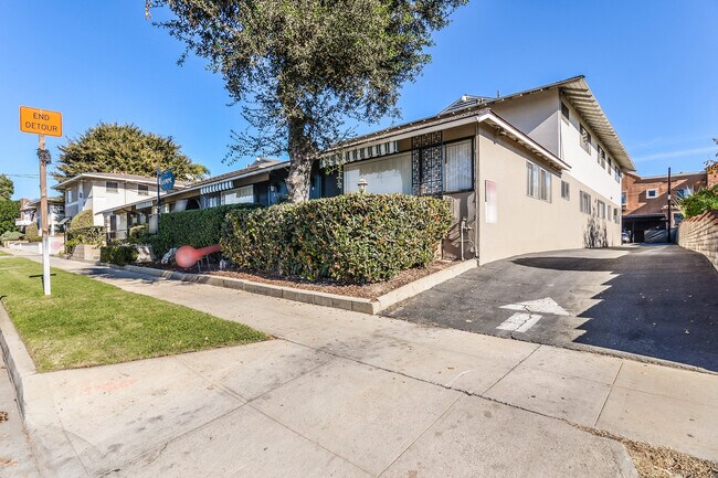 Building Photo - 230 S Del Mar Ave