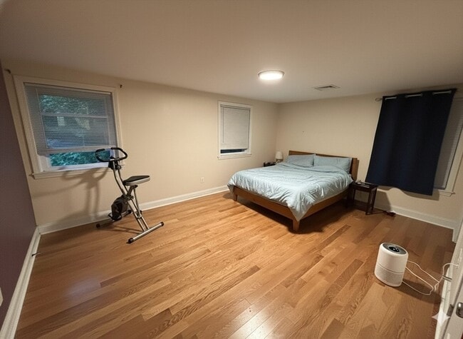 Building Photo - 10 Riverbank Rd