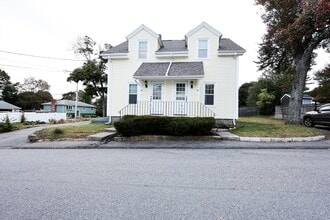 Building Photo - 32 Sheppard Ave