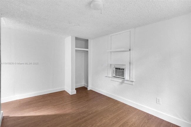 Building Photo - 176 NE 50th St