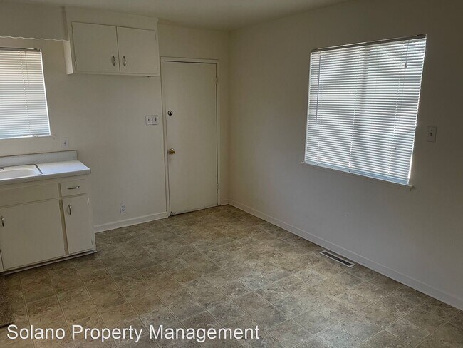 Building Photo - 2 br, 1 bath House - 500 East I St