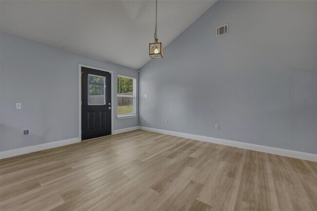 Foto del edificio - 325 Hillcroft Rd