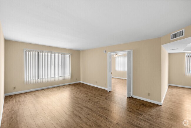3 habitaciones, 2 baños - 111 m² - Sala de estar - 301 East Verdugo Ave