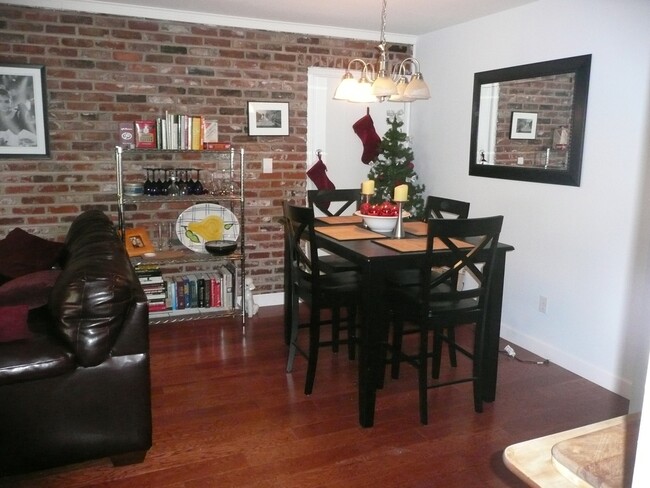 Foto del edificio - 970 Chatham Park Dr