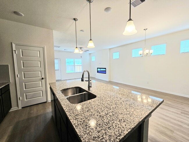 Foto del edificio - 4226 Freeboard Ln