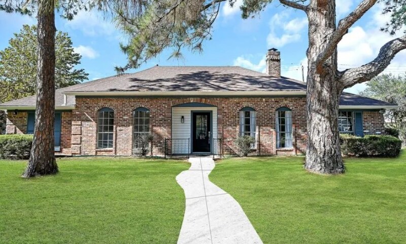 Primary Photo - 2427 Moss Hill Dr
