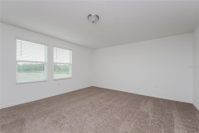 Foto del edificio - 126 Hidden Lk Lp