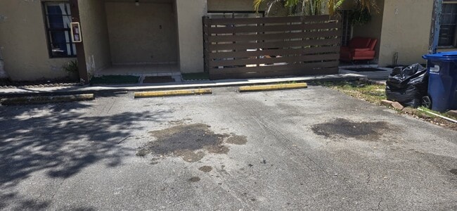 Building Photo - 6325 SW 138th Ct