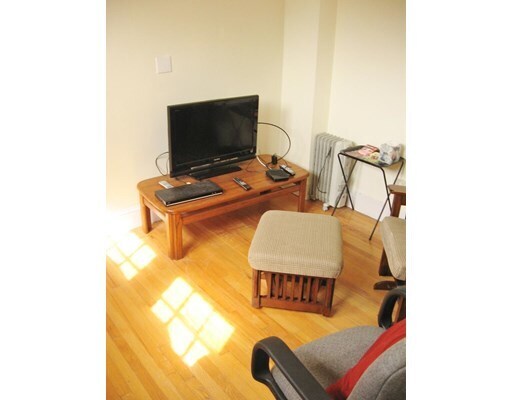 Foto del edificio - 100 Pleasant St