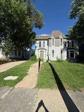 Building Photo - 1313 S 32nd St