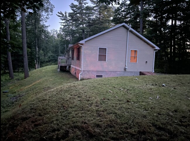 Building Photo - 115 Aspen Rd