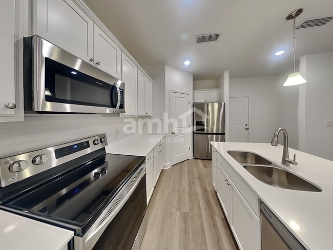 Building Photo - 233 Argea Dr