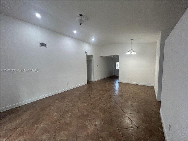 Foto del edificio - 18730 NW 77th Ct