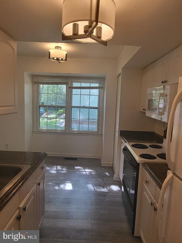 Foto principal - 4911 McFarland Dr