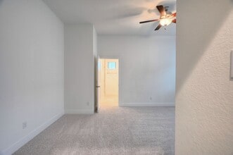 Building Photo - 1535 Crystal Stream Dr