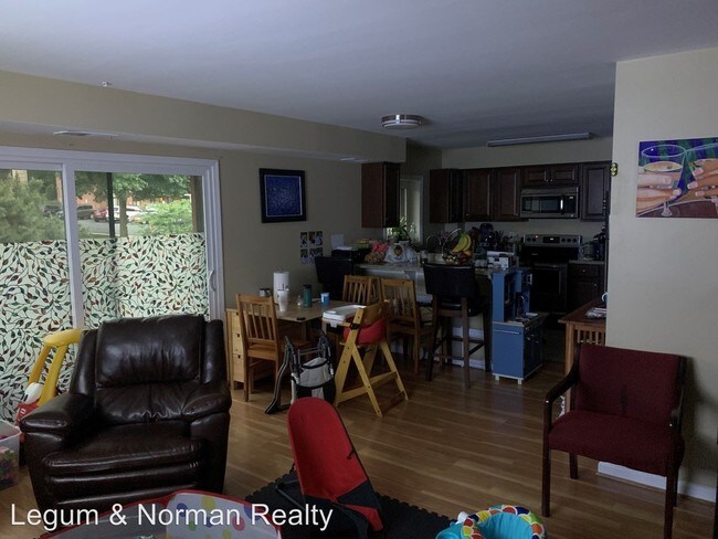 Building Photo - 2 br, 1 bath House - 3312 S 28th Street #202