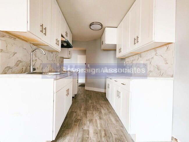 Foto del edificio - 525-527 Riverdale Avenue