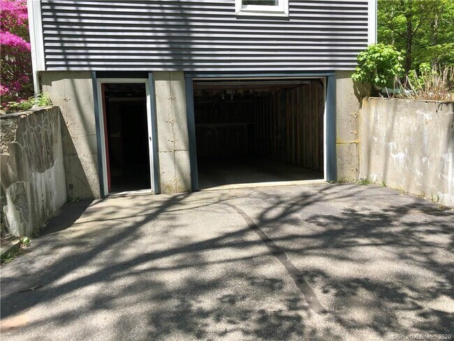 Building Photo - 95 Mansfield Rd