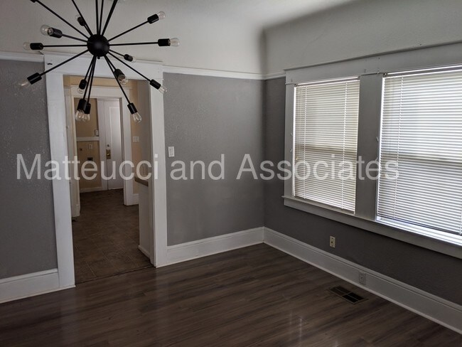 Foto del edificio - 2 bed 1 bath close to miracle mile