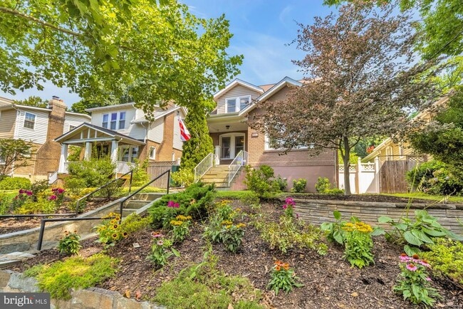 Foto del edificio - 821 Elder St NW