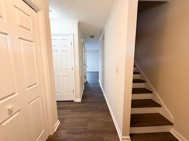 Building Photo - 83 Eastgate Cir