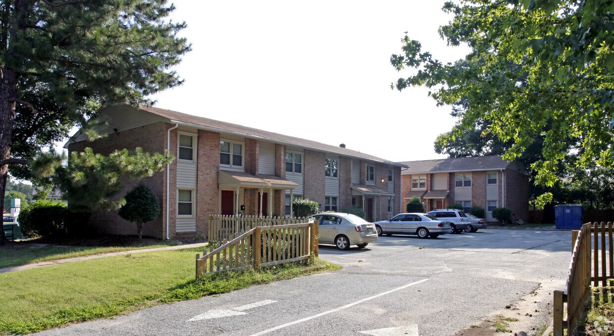 Primary Photo - The Townhouses of Eastwood