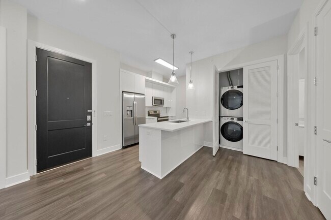 Building Photo - 121 34th St