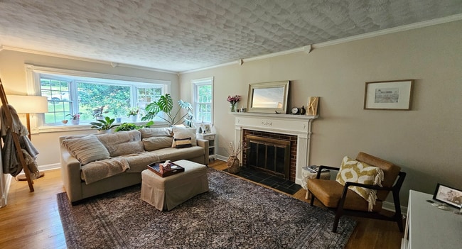 Foto del edificio - 4021 Laurel Rd
