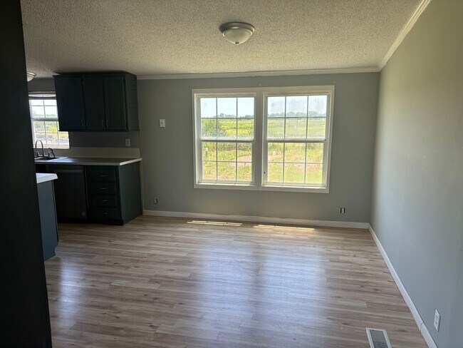 Foto del edificio - 3/2 On Large Lot on Highway 11!