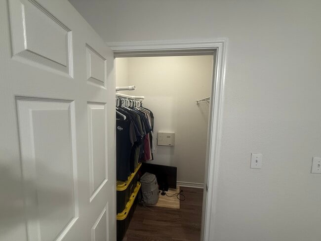 Walk-in closet - 18347 Redland Rd