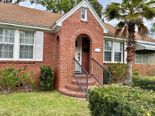 All Utilities,Wifi, Lawn and Pest Control are Included - 5101 Blackburn St