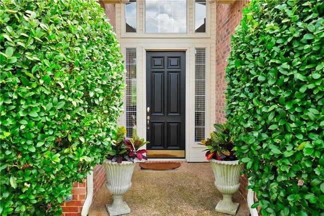 Foto del edificio - 700 Lakehurst Ct