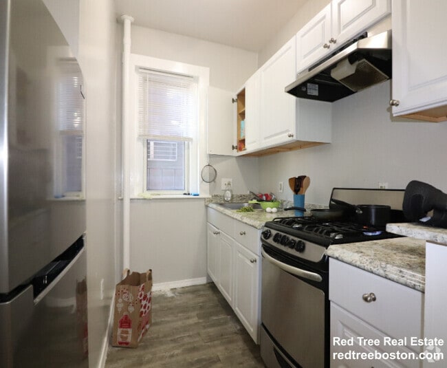 Building Photo - 468 Park Dr