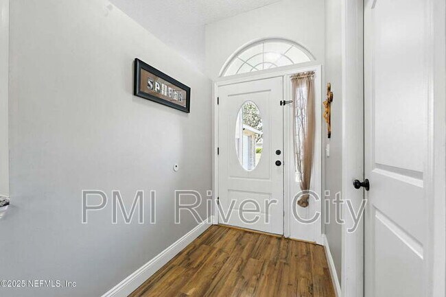Foto del edificio - 2320 Locustwood Ct