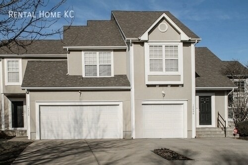 Primary Photo - Stylish 3-bedroom Townhouse in Blue Valley...