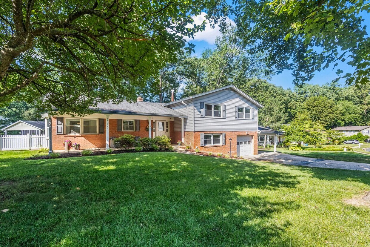 Foto principal - Beautiful 5-Bedroom Single-Family Home in ...