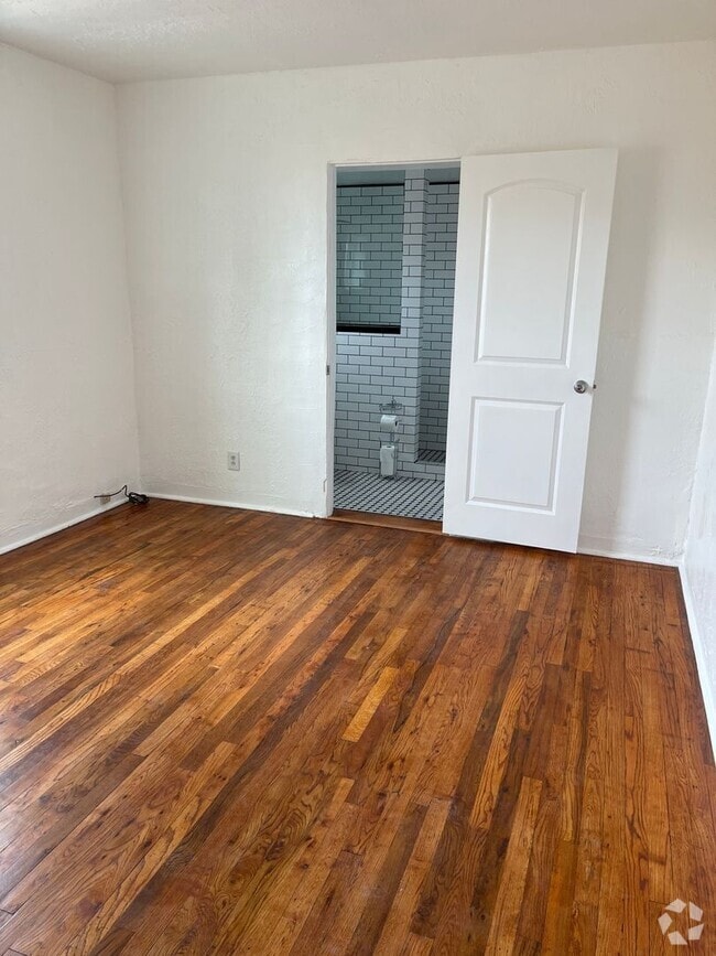 Building Photo - 1305 Lyles Rd