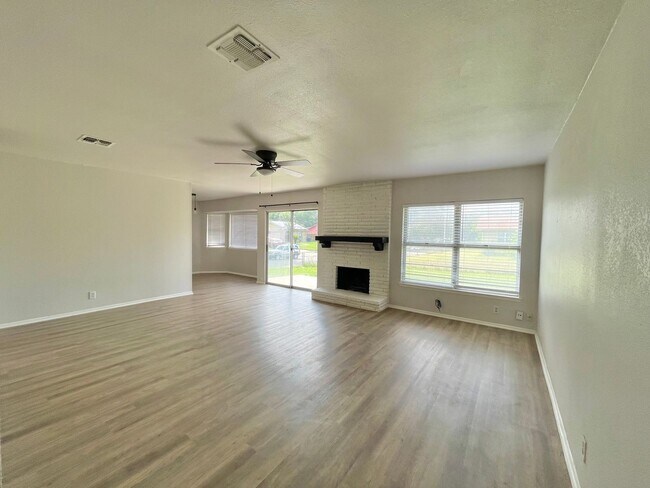 Foto del edificio - Updated 1 Story Home in Kirby!
