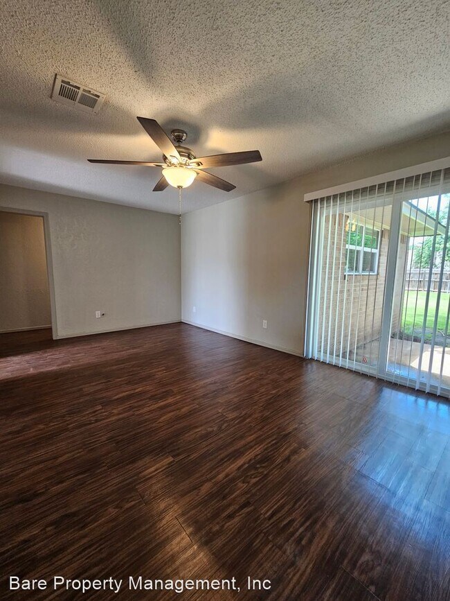 Building Photo - 3 br, 1 bath House - 1517 Willowcliff Court