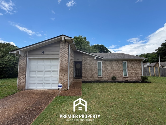 Beautiful 3BR/2BA Bartlett Area Home | Rustic Fireplace, Large Fenced Yard & Garage - Beautiful 3BR/2BA Bartlett Area Home | Rustic Fireplace, Large Fenced Yard & Garage