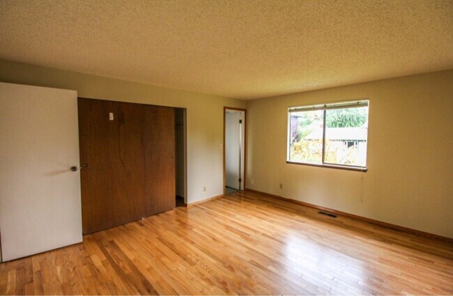Building Photo - 11231 SE 323rd St