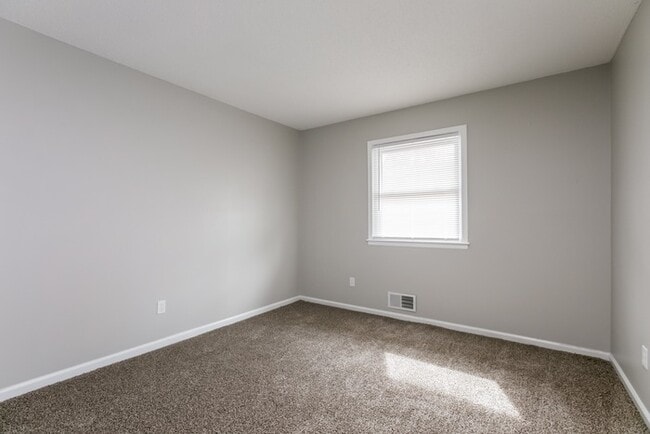 Building Photo - Cozy Home in Kansas City!