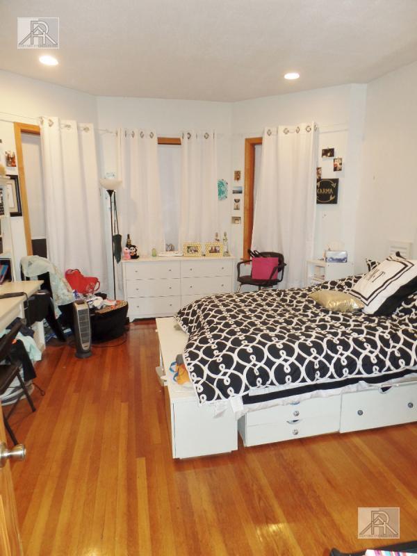 Foto del edificio - 5 bedroom in Brookline MA 02446
